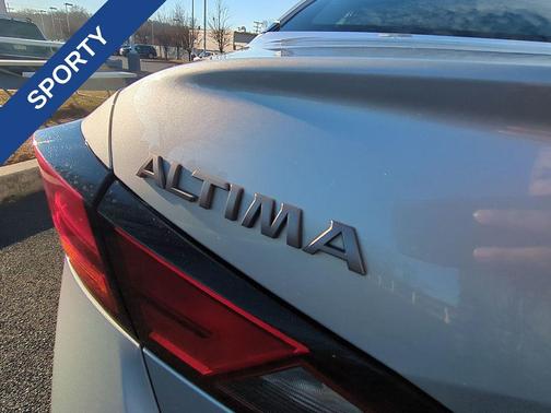 2023 Nissan Altima SR FWD