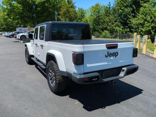 Bright White Clearcoat 2021 Jeep Gladiator Sport