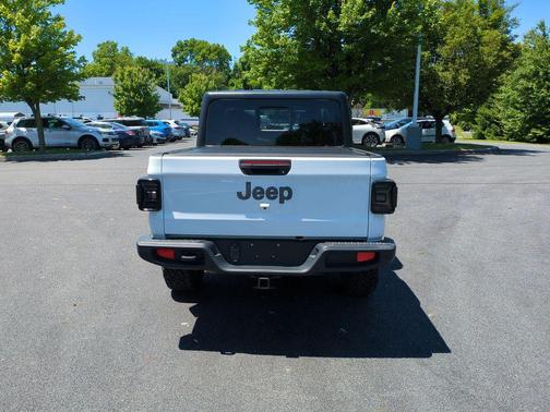 Bright White Clearcoat 2021 Jeep Gladiator Sport