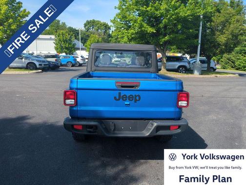 Hydro Blue Pearlcoat 2023 Jeep Gladiator Sport
