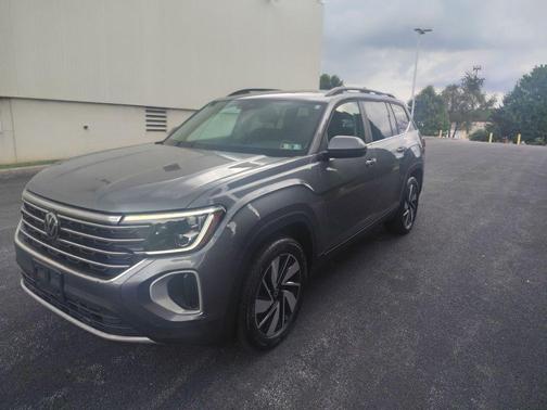 Platinum Gray Metallic 2024 Volkswagen Atlas 2.0T SE w/Technology 4MOTION