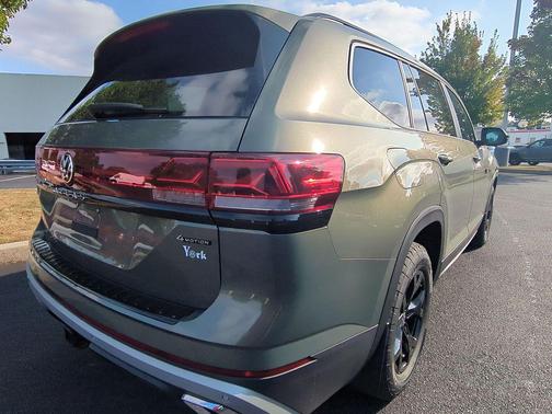 2025 Volkswagen Atlas 2.0T Peak Edition