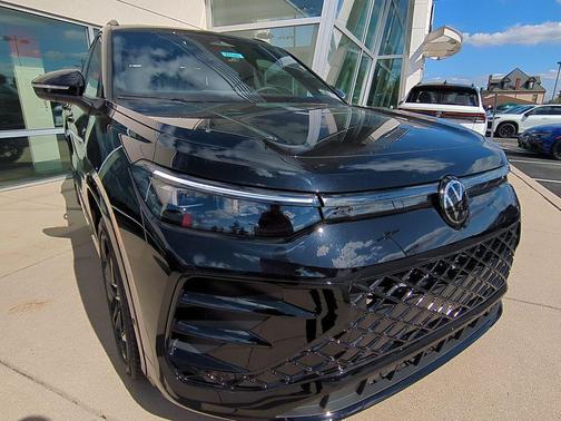2025 Volkswagen Tiguan 2.0T SE R-Line Black 4MOTION