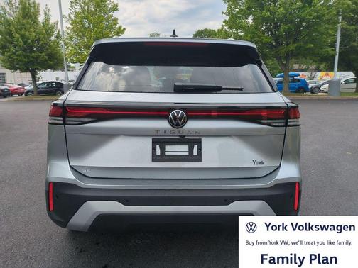 Pyrite Silver Metallic 2026 Volkswagen Tiguan 2.0T SE