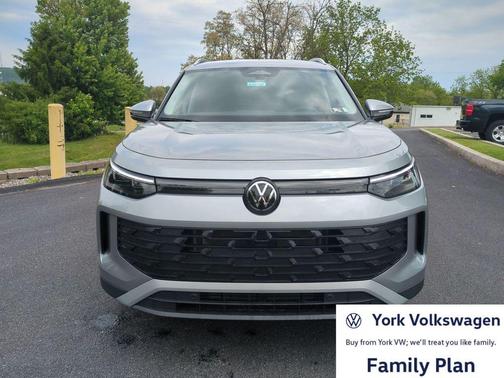 Pyrite Silver Metallic 2026 Volkswagen Tiguan 2.0T SE