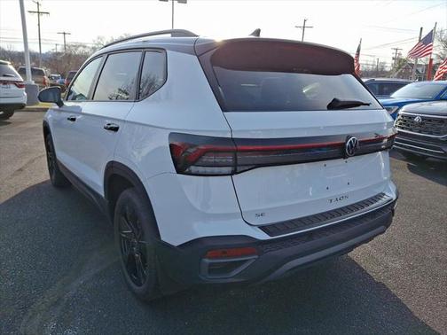 2025 Volkswagen Taos 1.5T SE Black