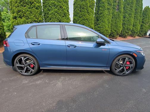 2025 Volkswagen Golf GTI 2.0T SE DSG