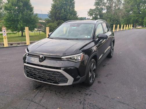 Deep Black Pearl 2026 Volkswagen Taos SE