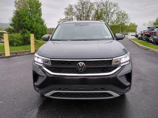 Pure Gray 2024 Volkswagen Taos 1.5T SE