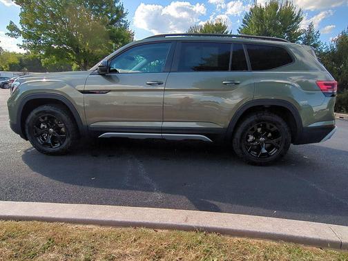 2025 Volkswagen Atlas 2.0T Peak Edition