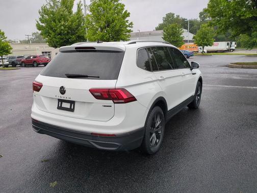 Pure White 2024 Volkswagen Tiguan 2.0T SE 4MOTION