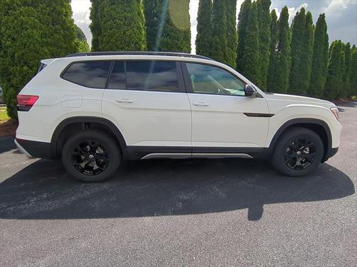 2025 Volkswagen Atlas 2.0T Peak Edition