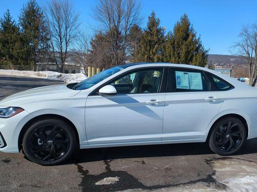 2025 Volkswagen Jetta 1.5T SE