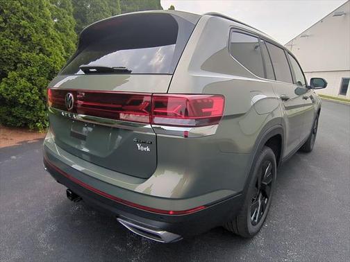 2025 Volkswagen Atlas 2.0T SE w/Technology 4MOTION