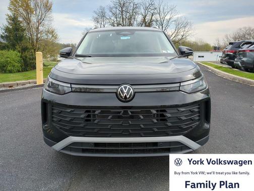 Deep Black Pearl 2026 Volkswagen Tiguan 2.0T SE 4MOTION