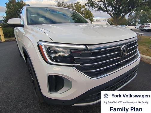 opal white pearl 2026 Volkswagen Atlas 2.0T SE w/Technology 4MOTION