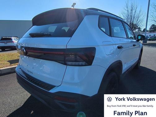 2026 Volkswagen Taos SE Black