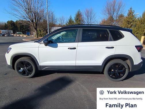 2026 Volkswagen Taos SE Black