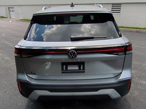 2025 Volkswagen Tiguan 2.0T SE