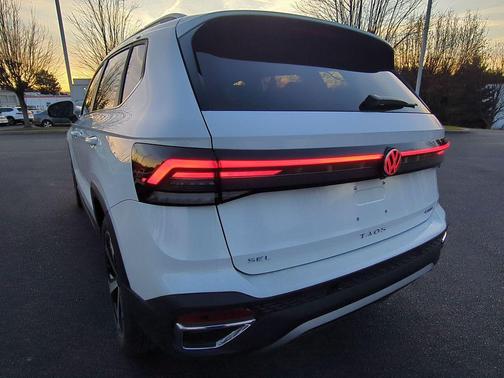 2026 Volkswagen Taos SEL
