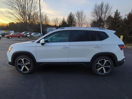 2026 Volkswagen Taos SEL