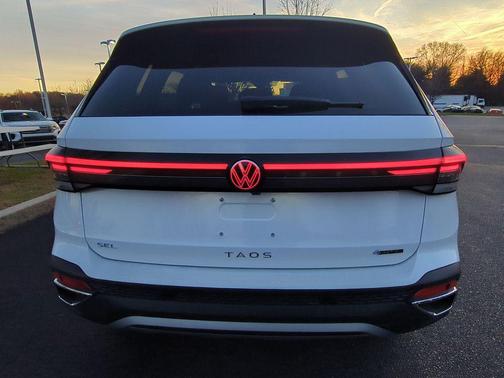 2026 Volkswagen Taos SEL