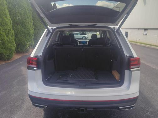 Opal White Pearl 2026 Volkswagen Atlas 2.0T SE w/Technology 4MOTION