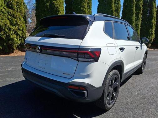 2025 Volkswagen Taos 1.5T SE Black