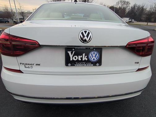 2017 Volkswagen Passat 1.8T SE