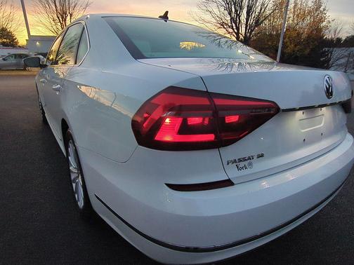 2017 Volkswagen Passat 1.8T SE