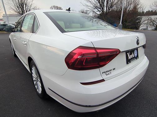 2017 Volkswagen Passat 1.8T SE