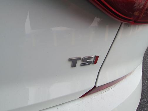 2017 Volkswagen Passat 1.8T SE