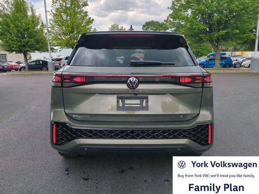 Avocado Green w/Deep Black Roof 2026 Volkswagen Tiguan 2.0T SEL R-Line 4MOTION