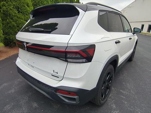 2025 Volkswagen Taos 1.5T SE Black