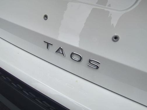 2025 Volkswagen Taos 1.5T SE Black