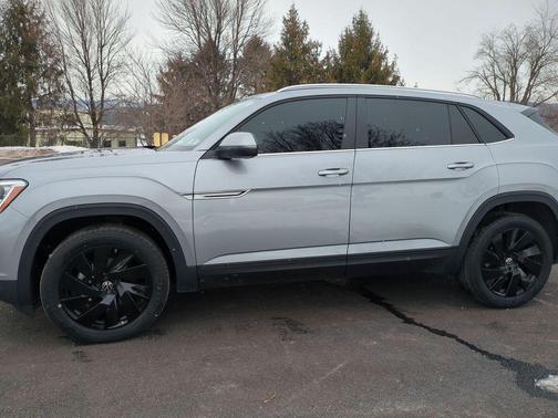 2024 Volkswagen Atlas Cross Sport 2.0T SE w/Technology 4MOTION
