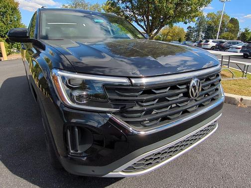 2026 Volkswagen Atlas Cross Sport 2.0T SE w/Technology 4MOTION