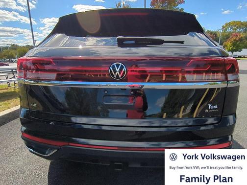 deep black pearl 2026 Volkswagen Atlas Cross Sport 2.0T SE w/Technology 4MOTION