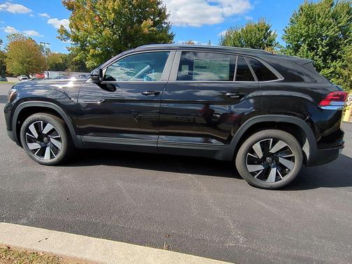 2026 Volkswagen Atlas Cross Sport 2.0T SE w/Technology 4MOTION