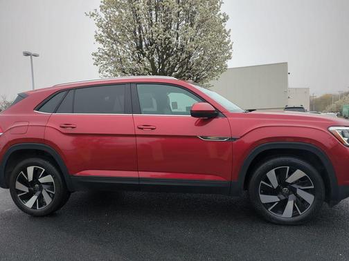 2024 Volkswagen Atlas Cross Sport 2.0T SE w/Technology 4MOTION