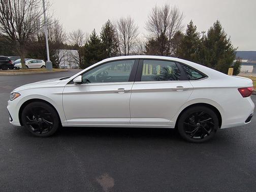 2025 Volkswagen Jetta 1.5T SE