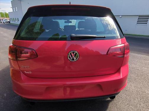 2017 Volkswagen Golf GTI 2.0T SE 4-Door