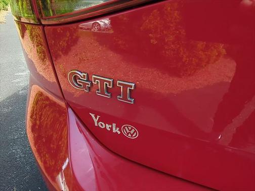 2017 Volkswagen Golf GTI 2.0T SE 4-Door