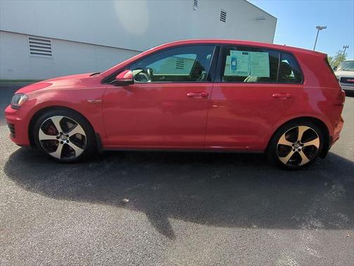 2017 Volkswagen Golf GTI 2.0T SE 4-Door