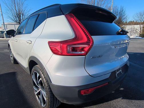 2021 Volvo XC40 T5 R-Design