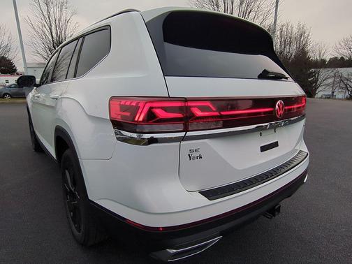 2025 Volkswagen Atlas 2.0T SE w/Technology 4MOTION