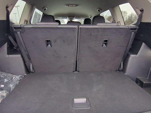 2025 Volkswagen Atlas 2.0T SE w/Technology 4MOTION