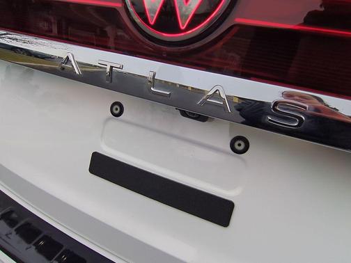 2025 Volkswagen Atlas 2.0T SE w/Technology 4MOTION