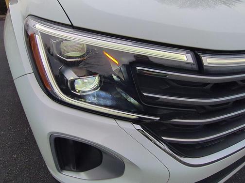 2025 Volkswagen Atlas 2.0T SE w/Technology 4MOTION