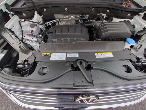 2025 Volkswagen Atlas 2.0T SE w/Technology 4MOTION